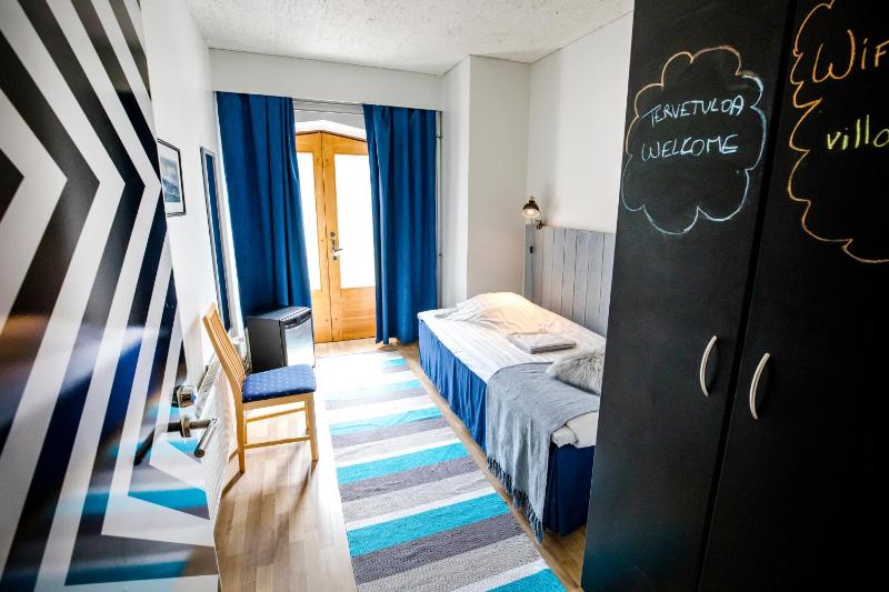 Single Room with Shared Bathroom image 4