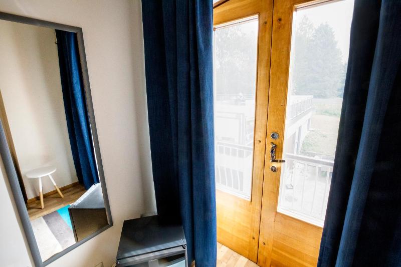 Single Room with Shared Bathroom image 2