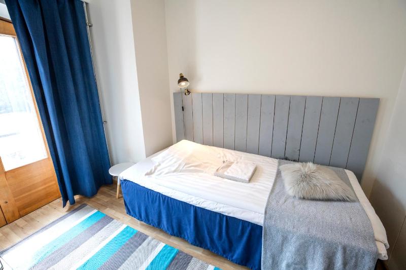 Single Room with Shared Bathroom image 3
