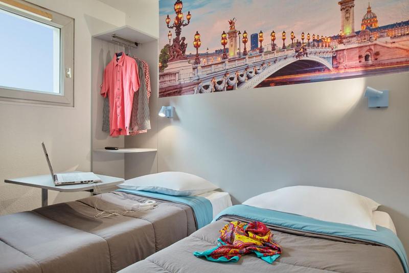 Twin Room image 3