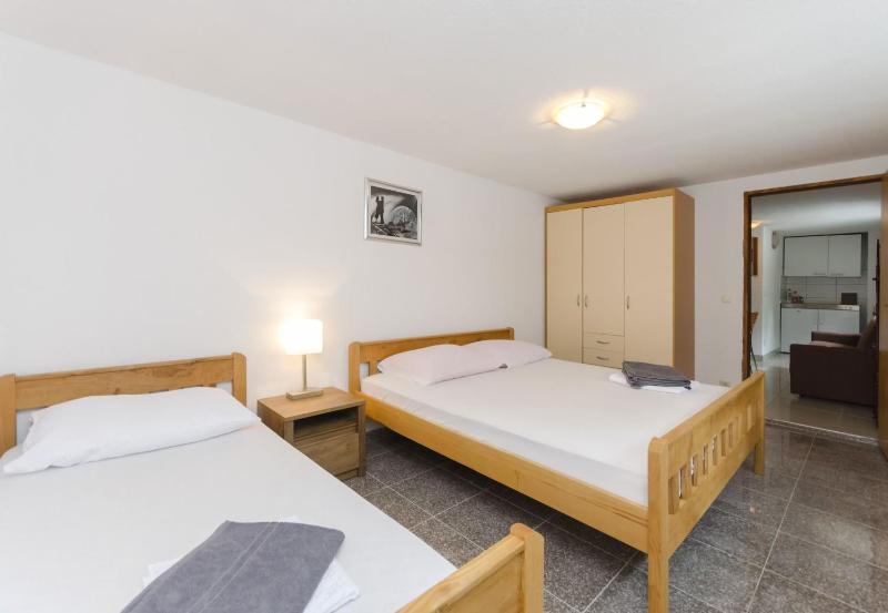One-Bedroom Apartment image 2