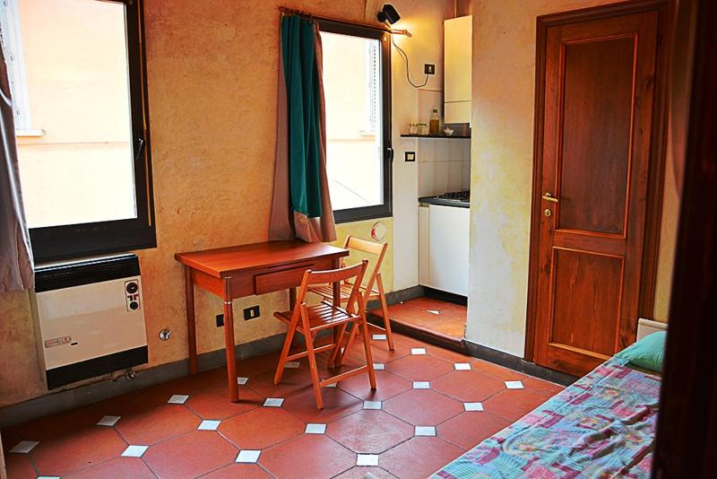 Alessandro's Small Apartment Images