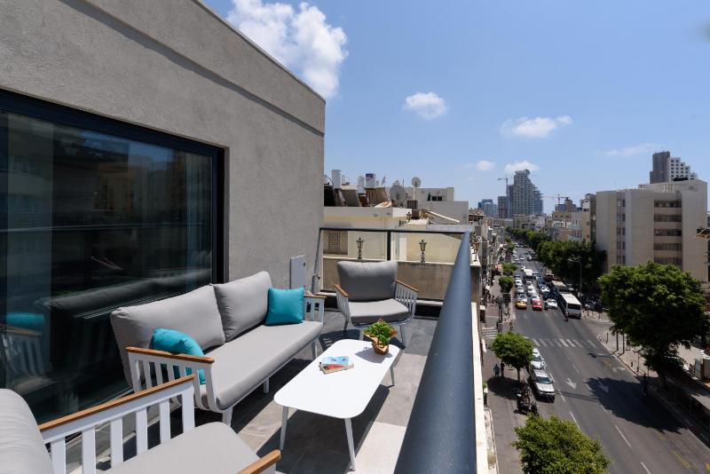 The Roof - By Sea Land Suites - image 12