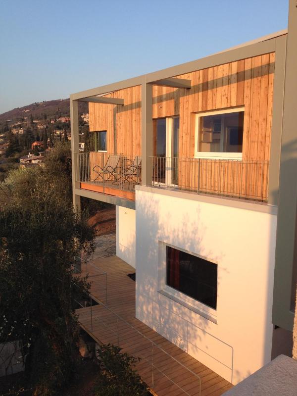One-Bedroom Apartment with Balcony and Lake View image 2