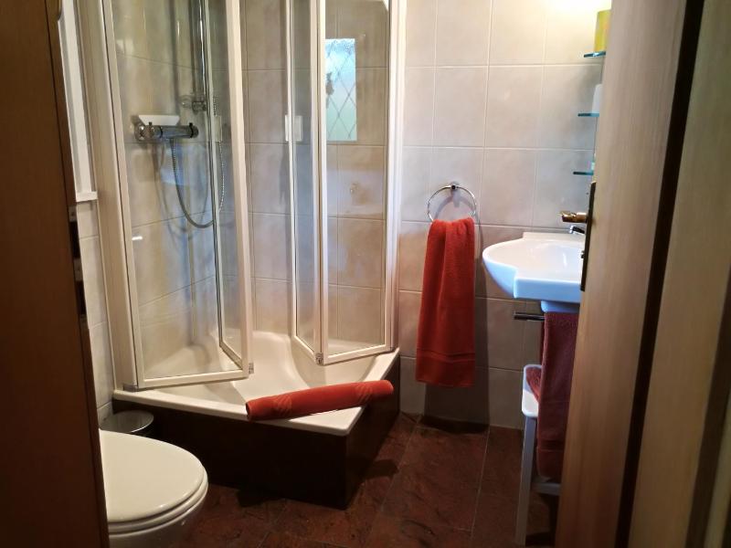 Standard Twin Room with Garden View image 2