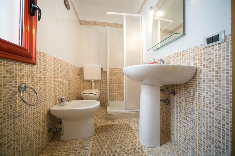 Standard Triple Room with Sea View image 4