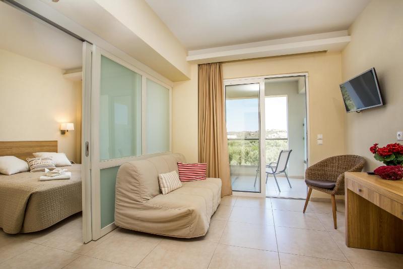 Family Room with Garden View image 4