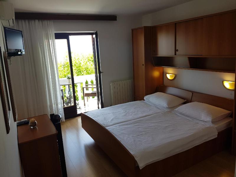 Double Room image 2