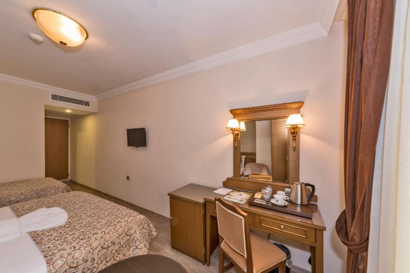 Double or Twin Room image 4