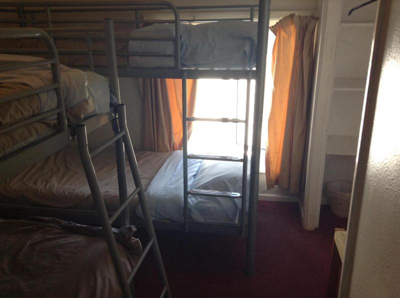 4-Bed Mixed Dormitory Room image 2