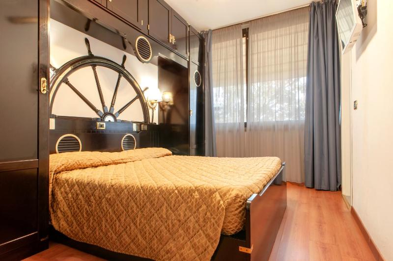 Double Room with Garden View image 3