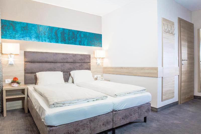 Double Room image 1