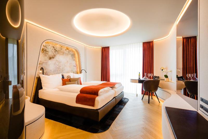 Classic Double Room image 1