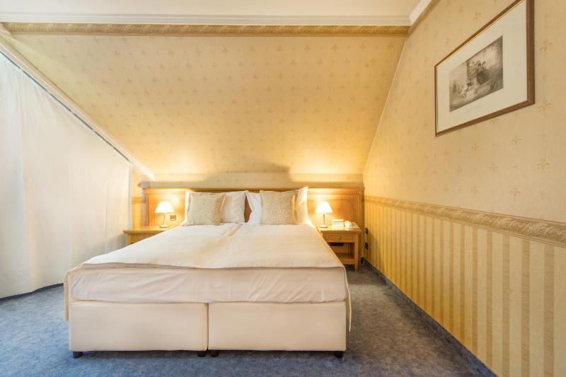 Deluxe Junior Suite with Balcony image 1