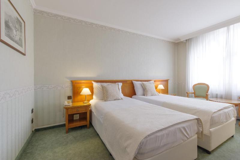 Standard Double or Twin Room image 4