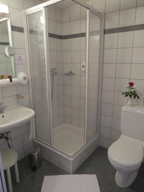 Single Room with Lake View image 2