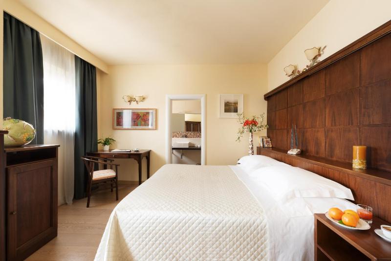Standard Double or Twin Room image 2