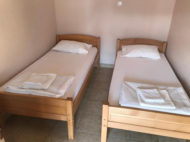 Twin Room with Mountain View image 4