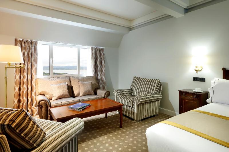 Premium Room with Sea View image 4