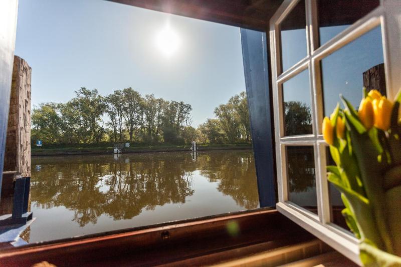 Cruise Cabin - Canal View image 3
