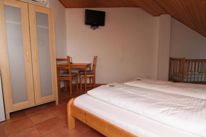 Deluxe Double Room with Shower image 1