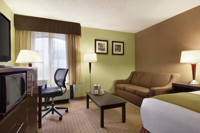 King Room - Non-Smoking image 4