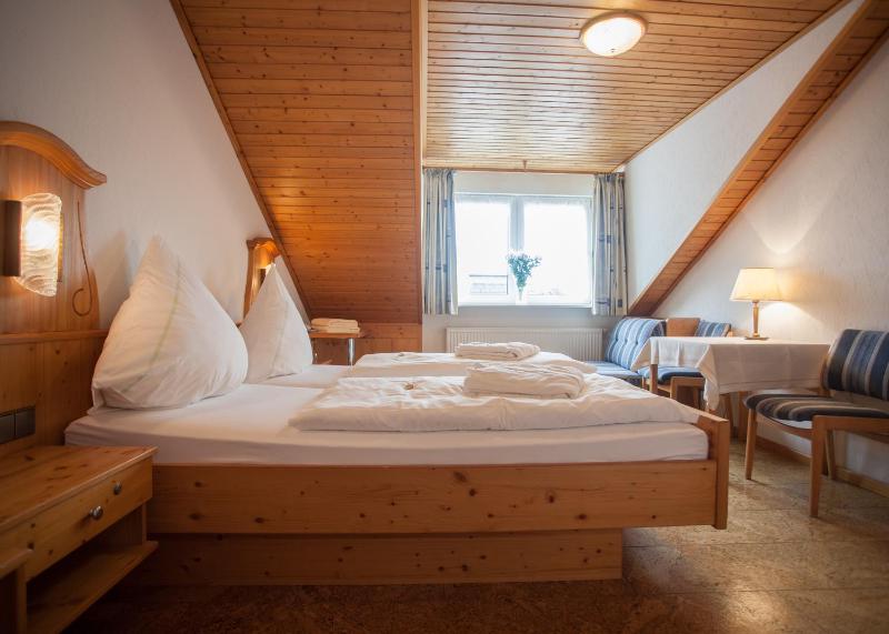 Double Room image 3