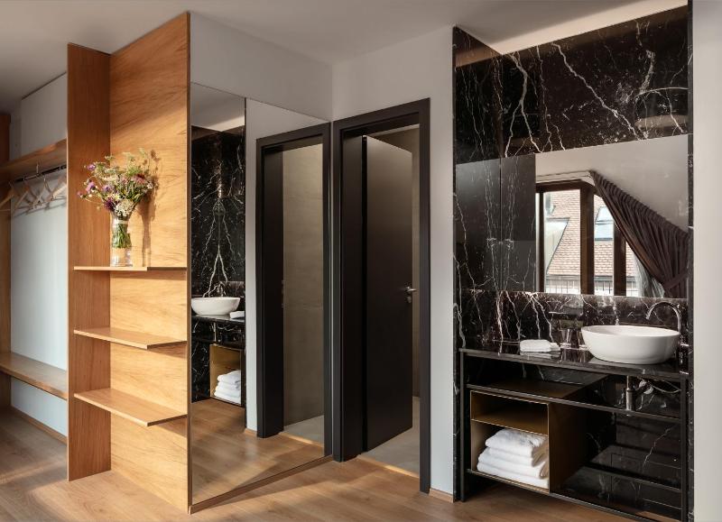 Presidential Suite with Terrace and Prague Castle View image 3