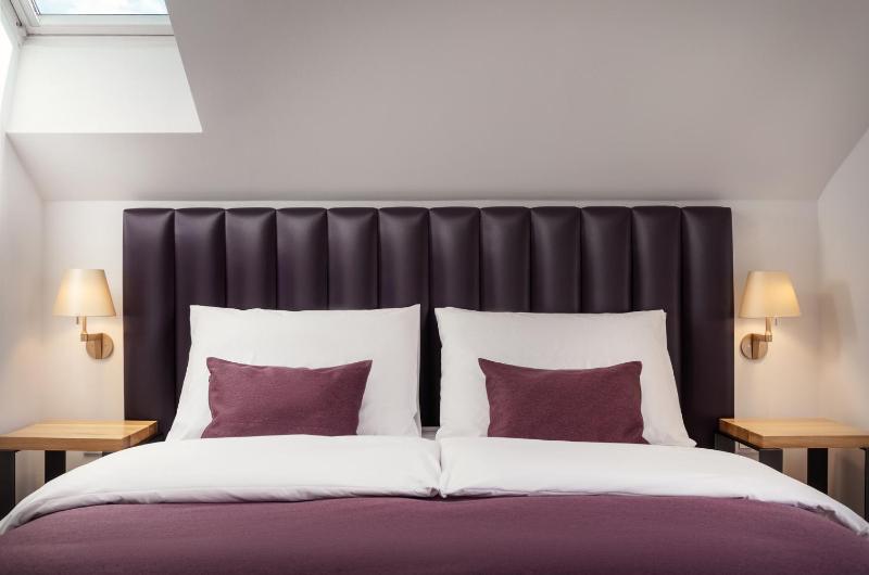 Executive Double Room with Prague Castle View image 3