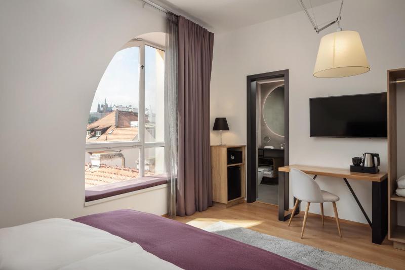 Executive Double Room with Prague Castle View image 4