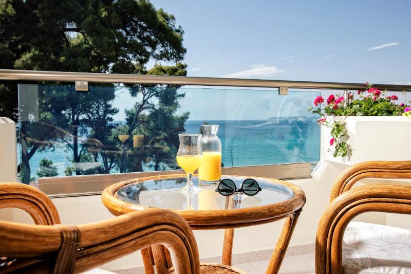 Family Room with Sea View (2 Adults + 2 Children) image 3