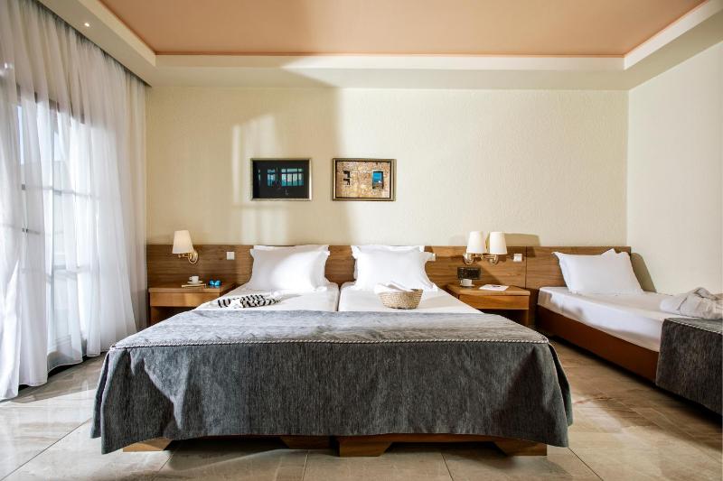 Family Room with Sea View (2 Adults + 2 Children) image 4