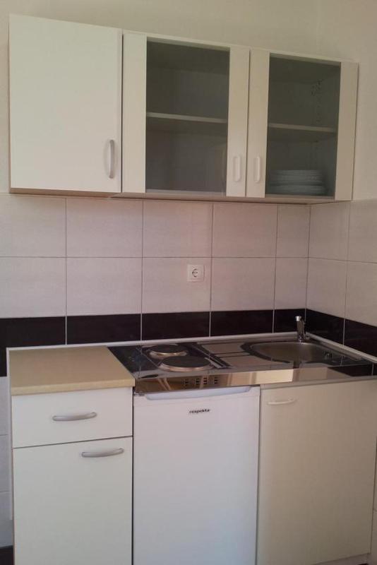 One-Bedroom Apartment with Balcony and Sea View image 3