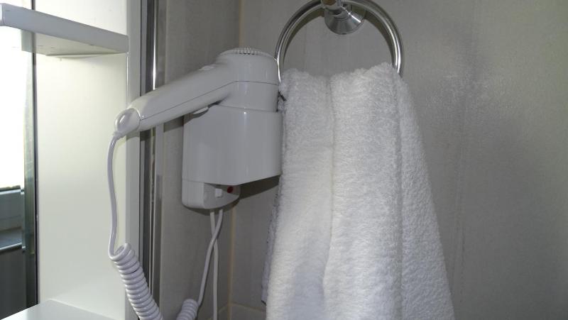 Deluxe Double Room with Side Sea View image 3