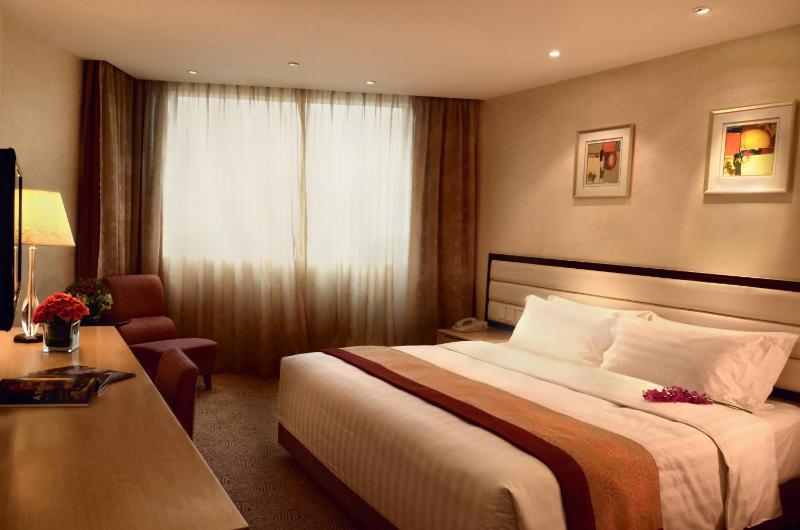 Premier Double or Twin Room image 2