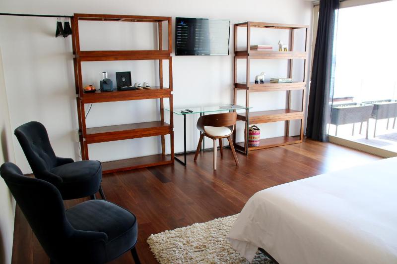 Double Room with Terrace and River View image 4