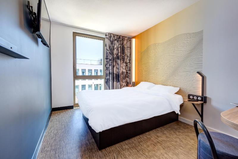 Double Room image 1