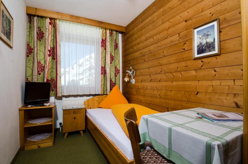 Single Room image 2