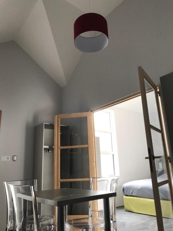 One-Bedroom Apartment image 2