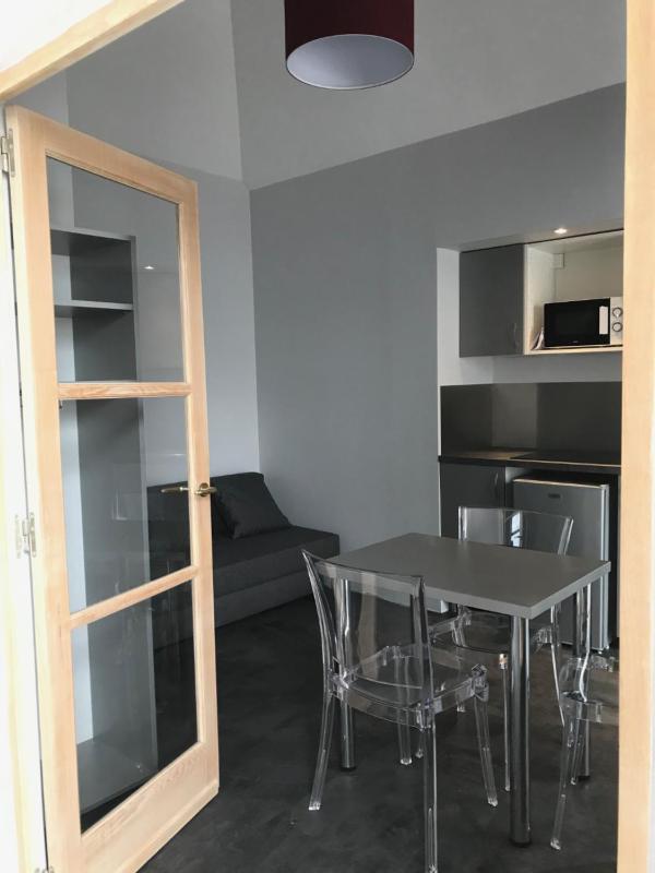 One-Bedroom Apartment image 3