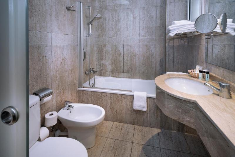Budget Double or Twin Room without a view image 4