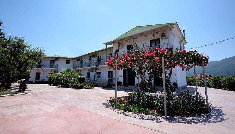 Studio with Balcony image 2