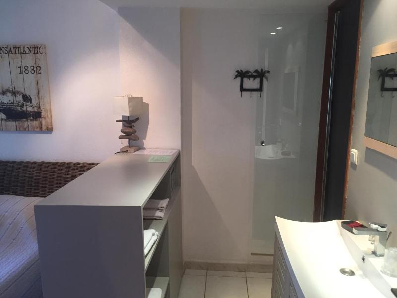 Hostellerie Provencale - image 39