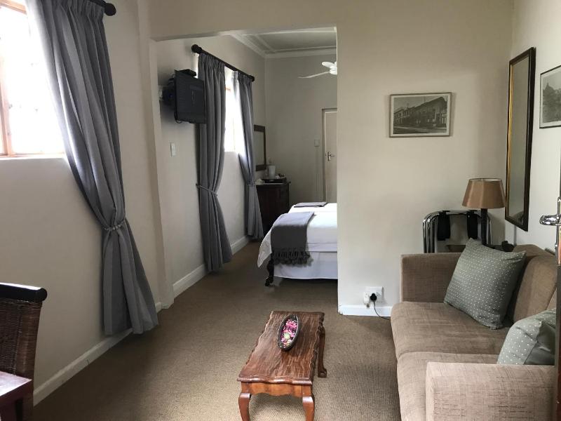 Standard Triple Room image 4