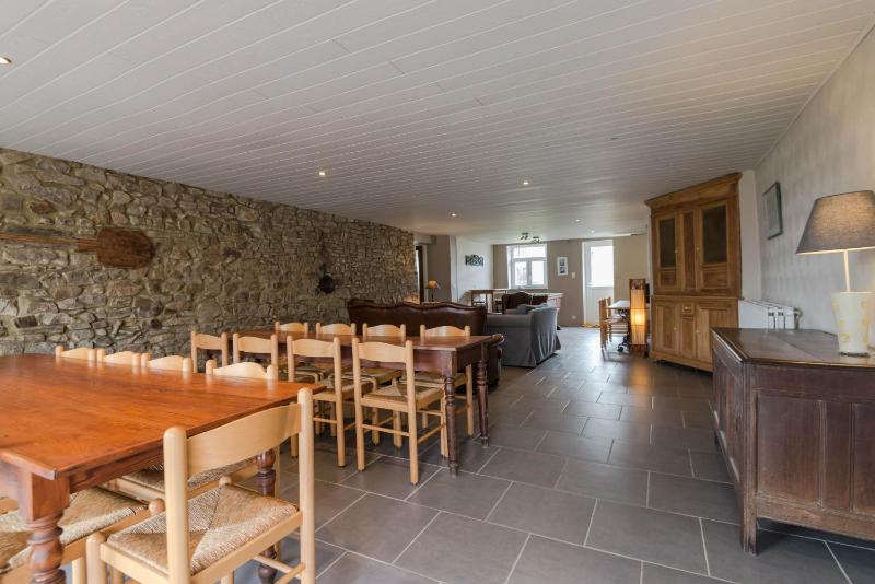 Seven-Bedroom House image 4