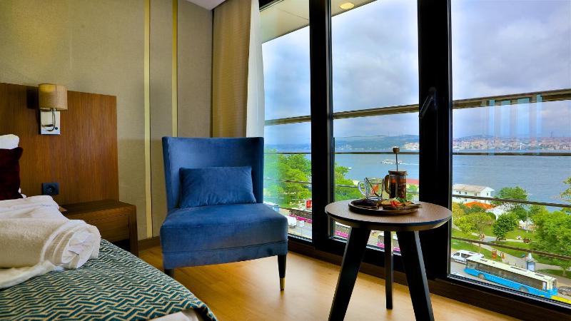 Deluxe Double or Twin Room with Bosphorus View image 3