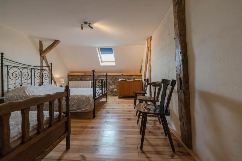 Seven-Bedroom House image 3