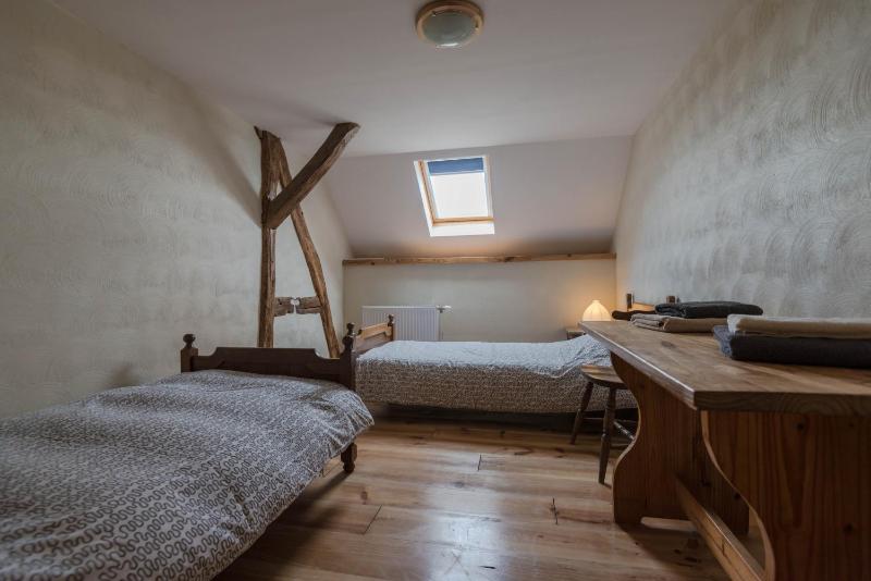 Seven-Bedroom House image 3