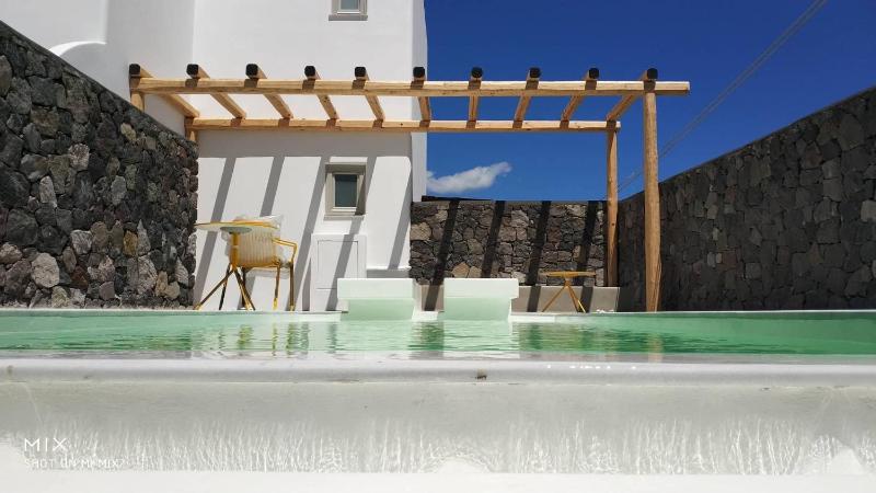 Prestige Suite with Outdoor Private Pool image 2