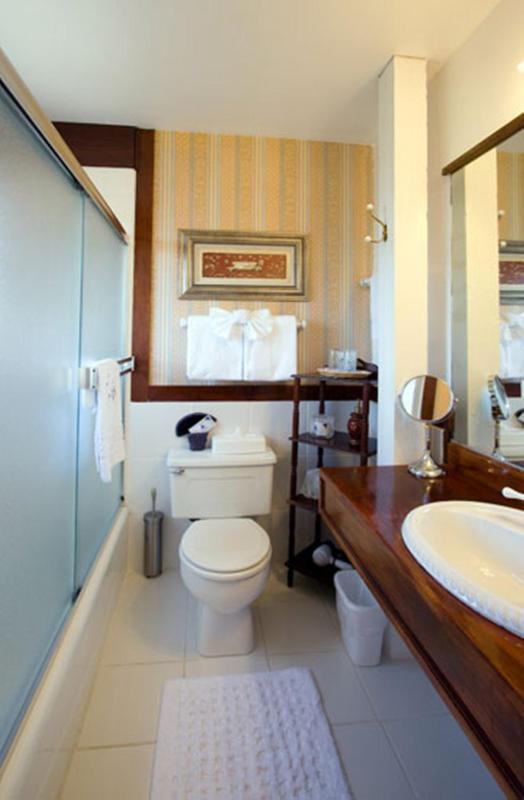 Bessie Strauss Room - King Room with Ocean View image 1